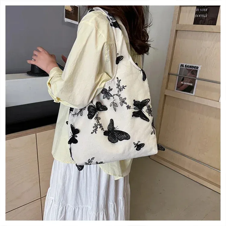 Summer Women's Shoulder Bag With Butterfly And Flower Canvas Design_voghion.com