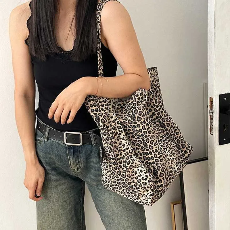 Women's Leopard Print Canvas Tote Bag Large Capacity Handbag_voghion.com