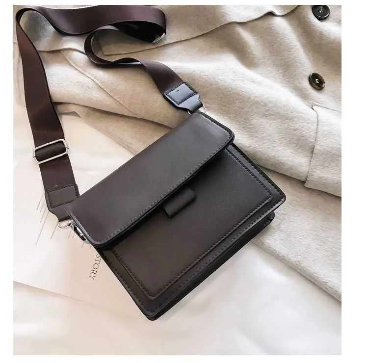 Ladies Messenger Solid Color 2023 New Trendy Wide Shoulder Strap Small Square Bag Retro Casual Simple Crossbody Ba241018_voghion.com
