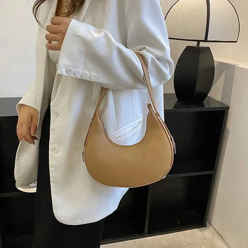 Borsa a spalla a mezzaluna donna elegante in ecopelle_voghion.com
