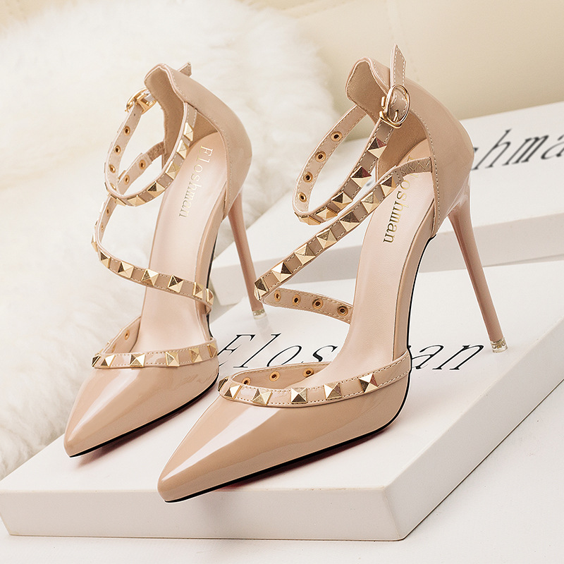 Sandalias de tacón alto de aguja con remaches puntiagudos y boca baja para discoteca, sencillas y sexys, para mujer