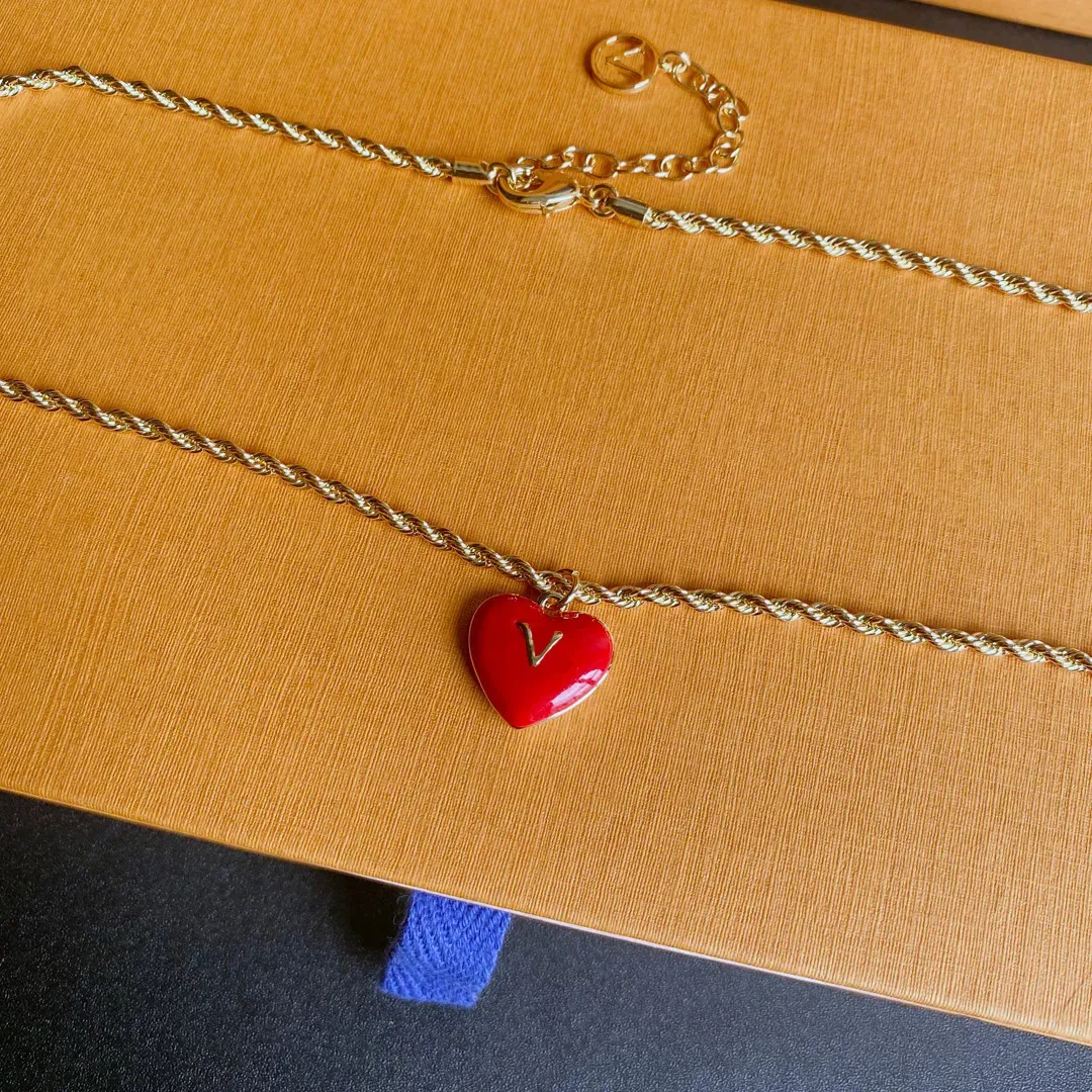 Designer Necklace Fashion Jewelry Charm Women Party High Quality Gift Love Heart Pendant Necklaces_voghion.com