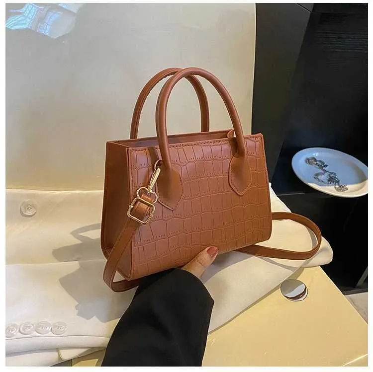 Nya fyrkantiga Crossbody-väskor för kvinnor Mode handväskor och plånböcker Dam axelväska Small Top Handle BagsC241108_voghion.com