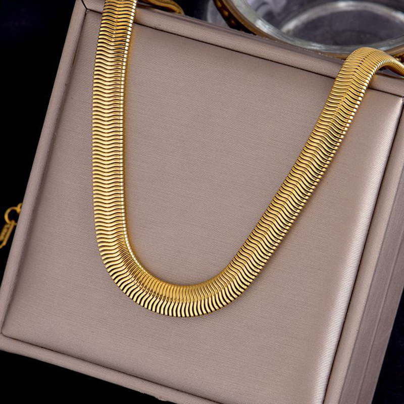 European and American cross-border creative new simple heavy punk hip-hop titanium steel metal two-color gold and silver chain necklace