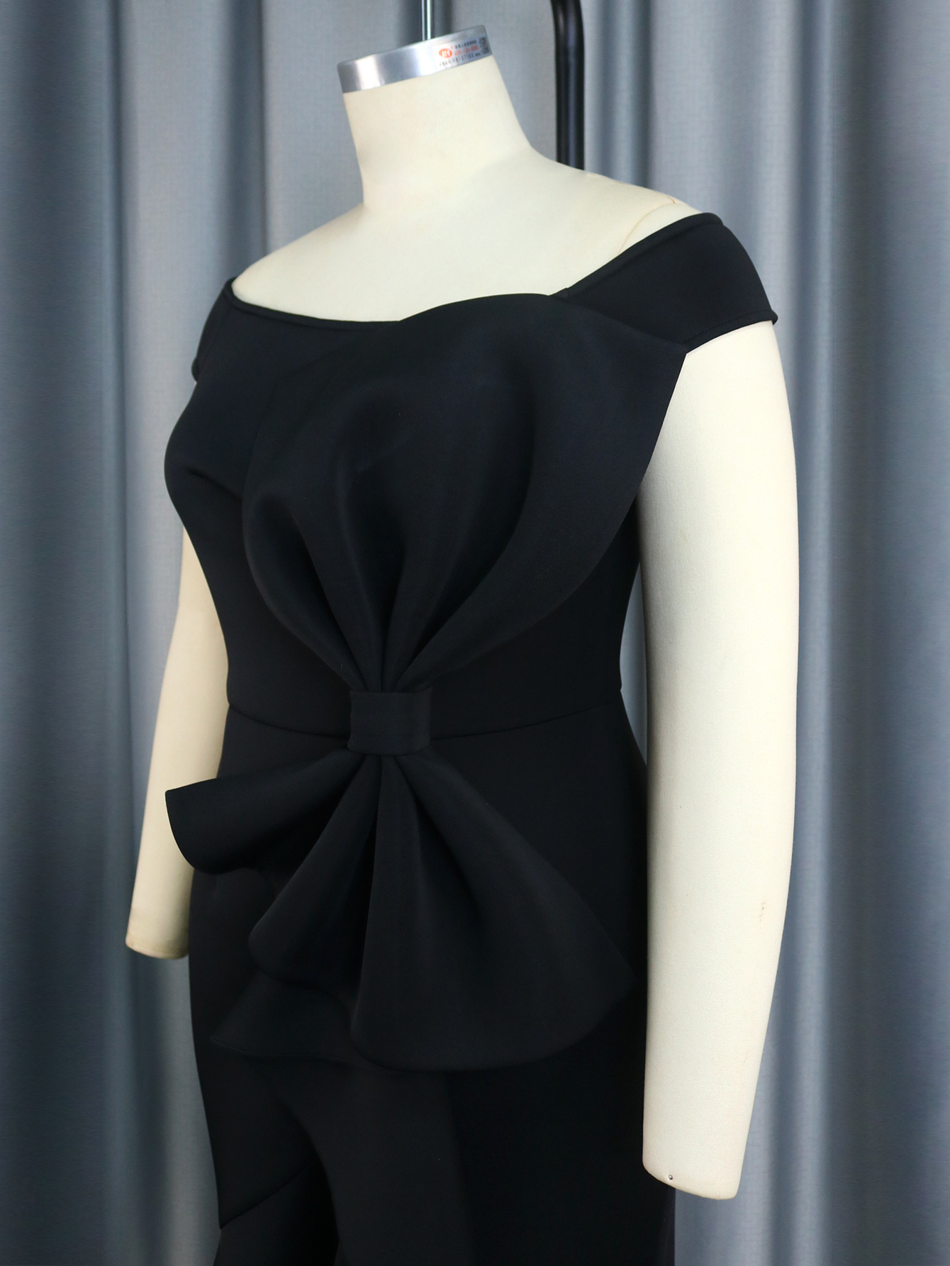 Robe licou avec col à épaules dénudées, robe de banquet sexy à bordure croisée_voghion.com