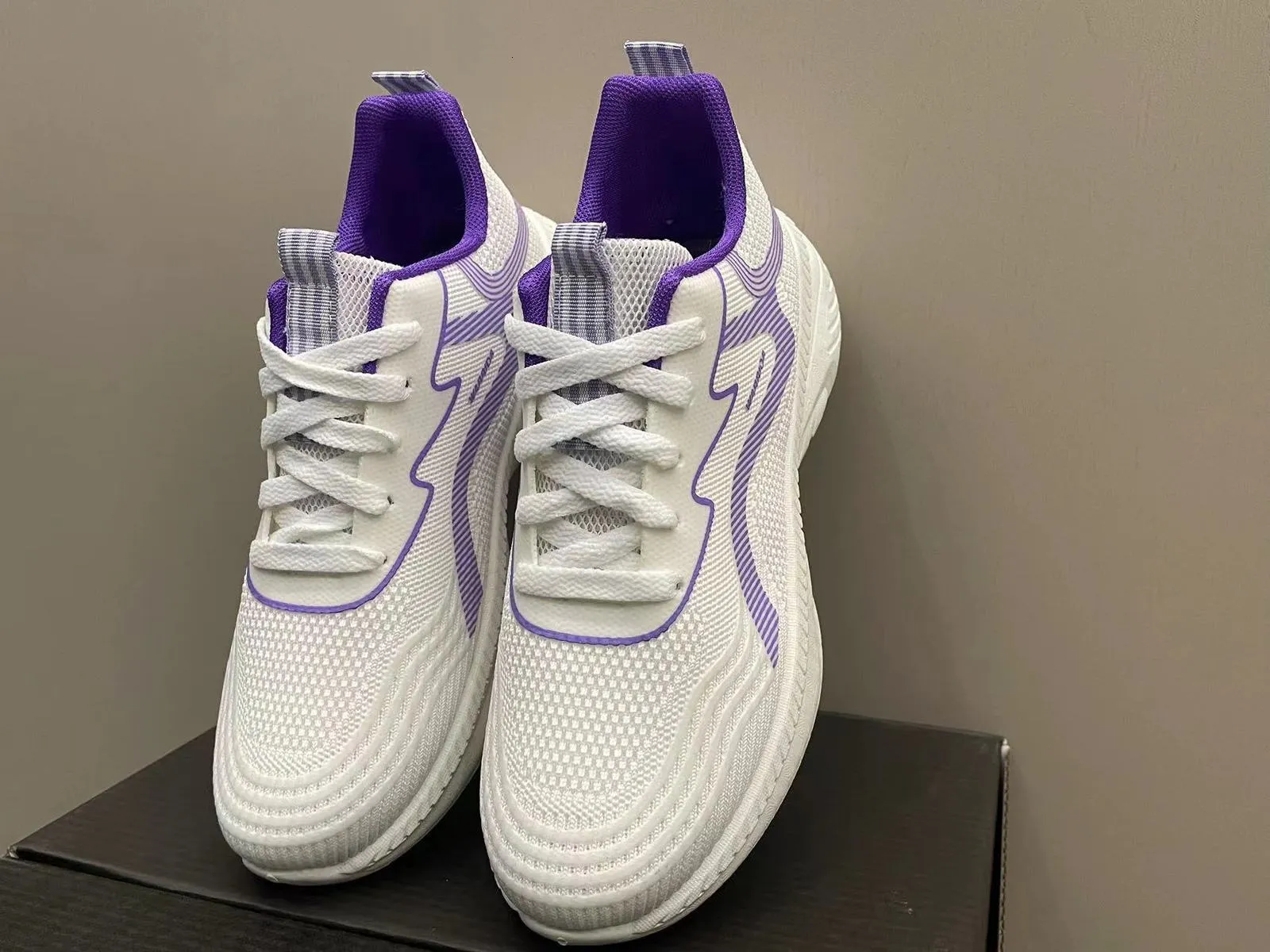 Breathable Women's Running Shoes Soft Soled Lightweight Trainer_voghion.com