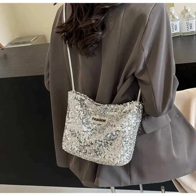 Frauen Pailletten Solide Shiny Stachels Eimer Griff Weibliche Casual Pendeln Schulter Pack Dame Weiche Große Kapazität_voghion.com