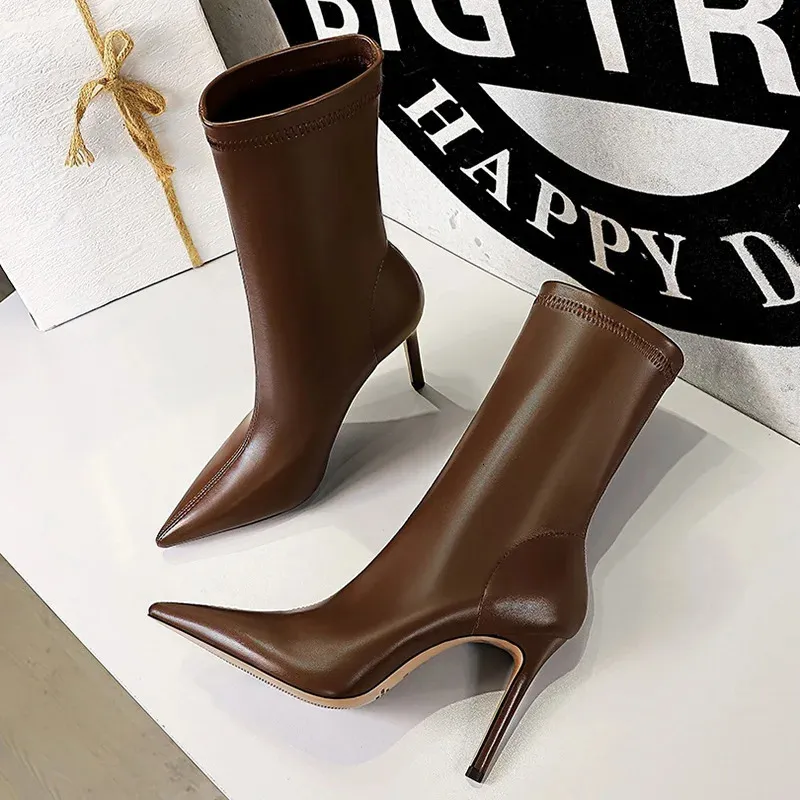 Women 75cm 10cm High Heels Leather Boots Lady Low Short Ankle Stripper Winter Warm Snow Plush Pointed Toe Shoes 240624_voghion.com