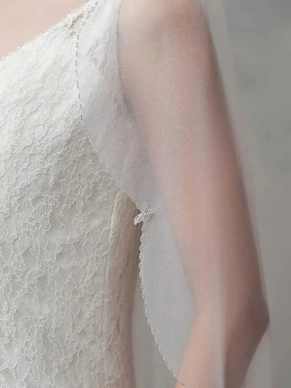 Hair Jewelry V118 1T Pearls Bridal Fingertip Scalloped Edge Rhinestones Crystal Wedding Veil With Comb Short Elegant_voghion.com