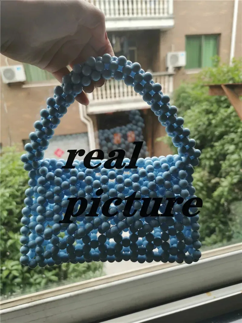 Borsa a mano con perline traforate a mano, forma triangolare, da donna, con perline acriliche colorate, per la sera, per feste e cene, 240907_voghion.com