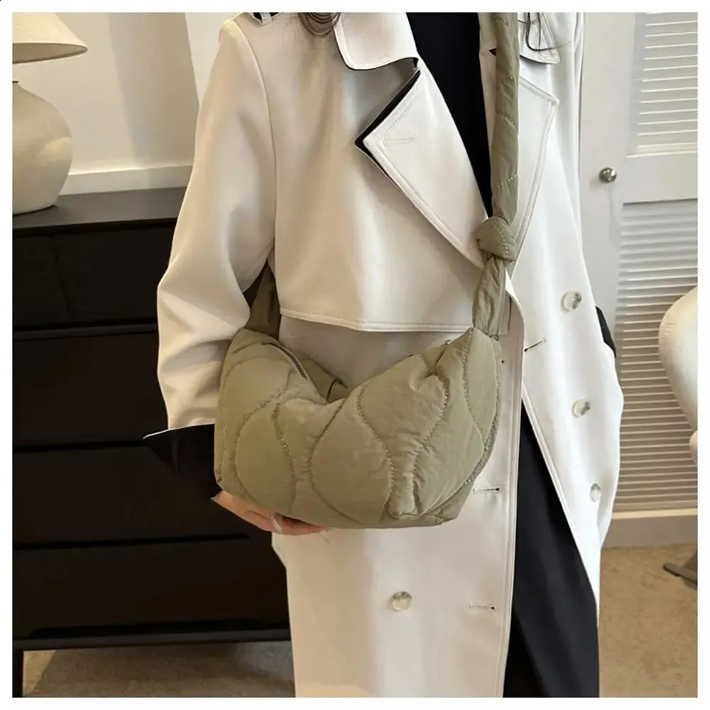 Large Capacity Quilted Shoulder Bag Women Puffy Padded Handbag_voghion.com