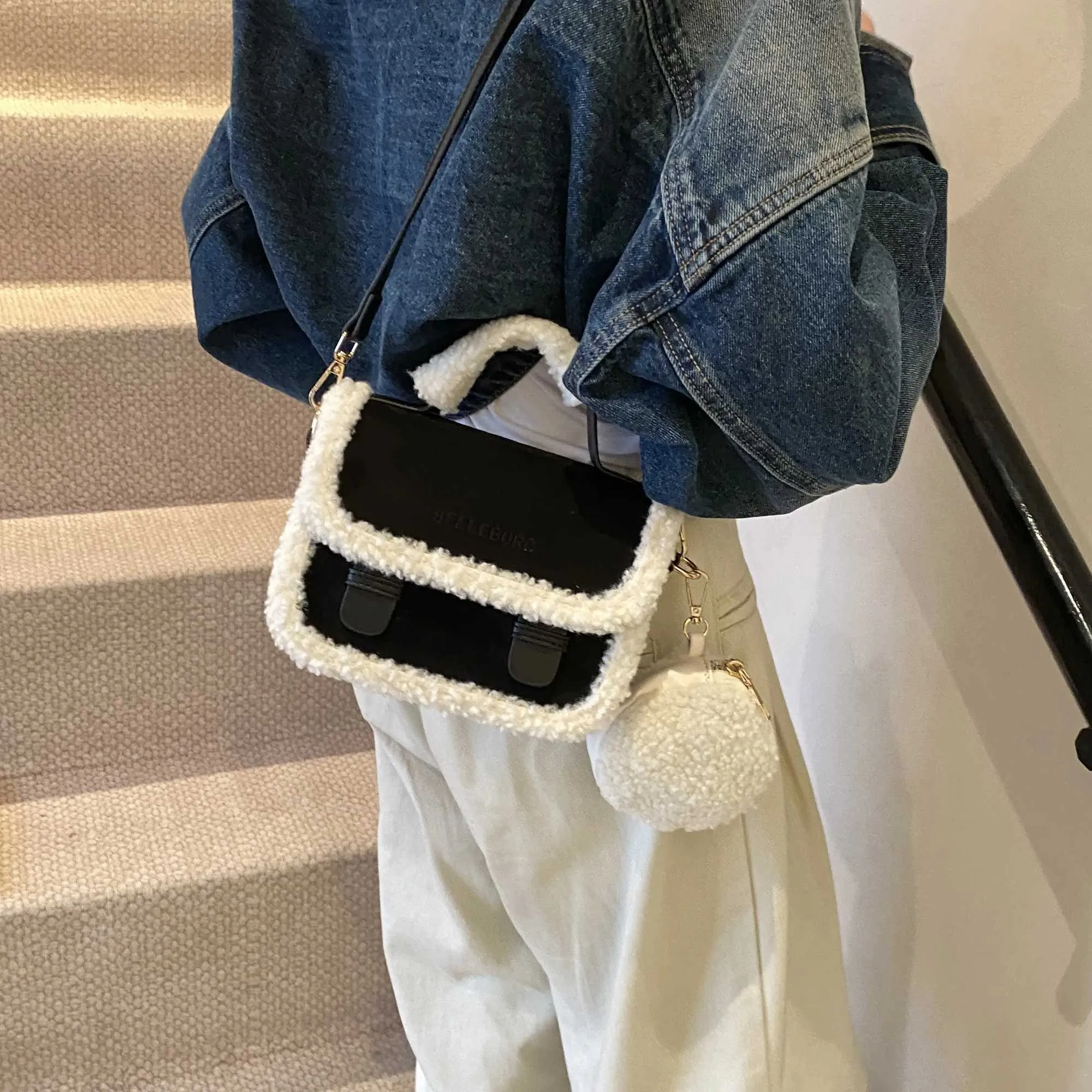 Nuevos bolsos de alta gama y de nicho con forma de cruz congelada para 2024 Y241216_voghion.com