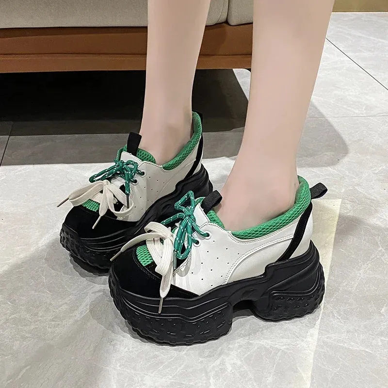 Piattaforma per le donne autunno tacchi alti nascosti traspirante pelle sport suola spessa scarpe vulcanizzate 241122_voghion.com