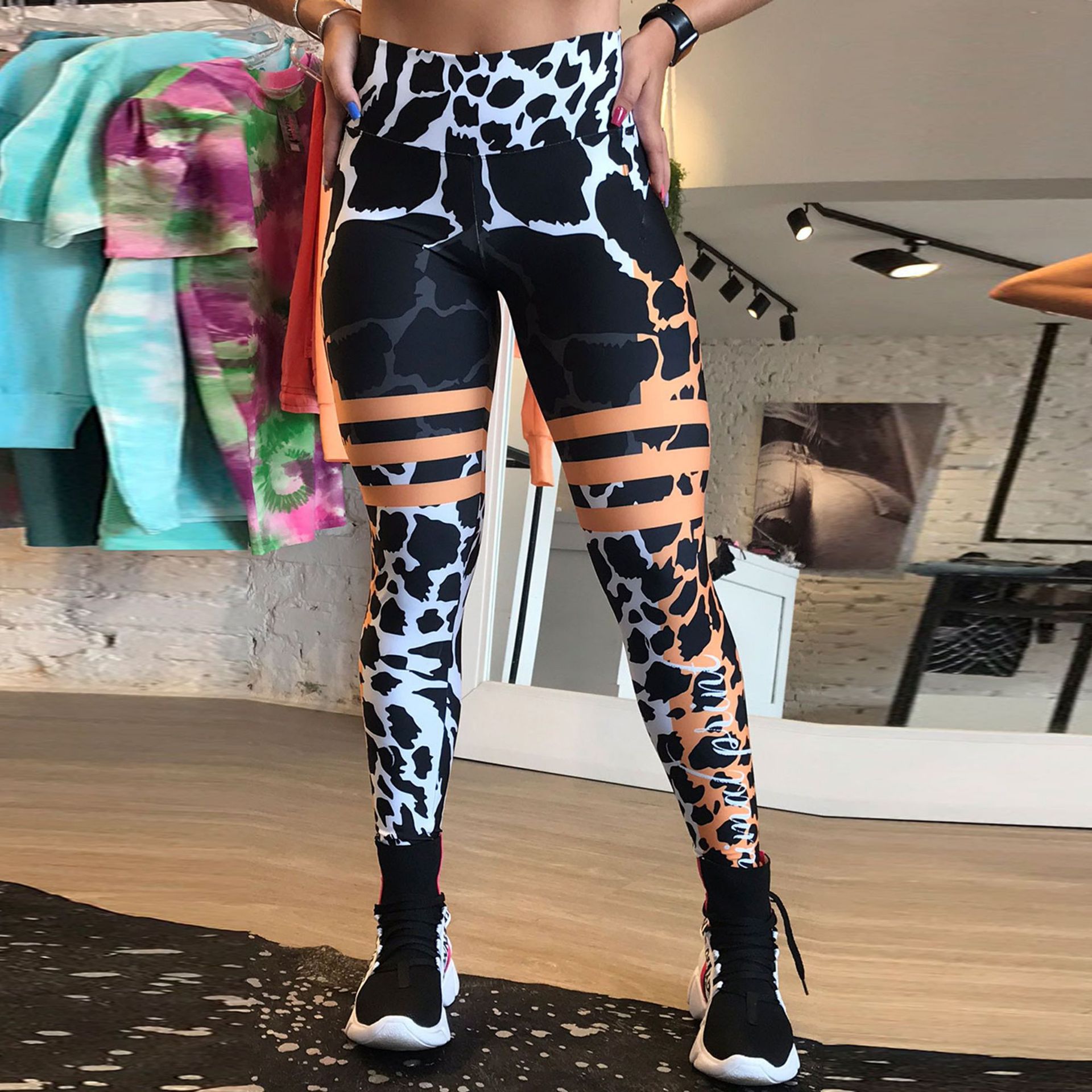 Yogakleeder nei elastesch enk héichtailleg Hüftlifting Sport Fitnesshosen fir Fraen Leopardendruck Yogahosen_voghion.com