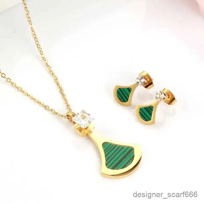 Collane con ciondolo Collana e orecchini geometrici Set gioielli in acciaio inossidabile per donne Triangolo di cristallo Moda rossa_voghion.com