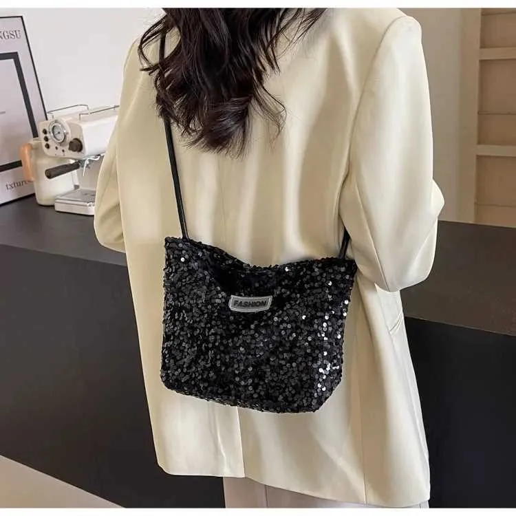 Frauen Pailletten Solide Shiny Stachels Eimer Griff Weibliche Casual Pendeln Schulter Pack Dame Weiche Große Kapazität_voghion.com