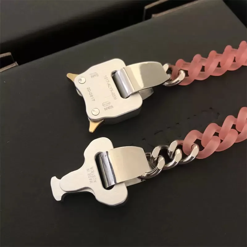 Ķēdes 1017 ALYX 9SM Krāsa PVC Caurspīdīga Kubas Ķēdes Metāla Lock Kaklarota Eiropas un Amerikas vienkāršās modes hiphops_voghion.com