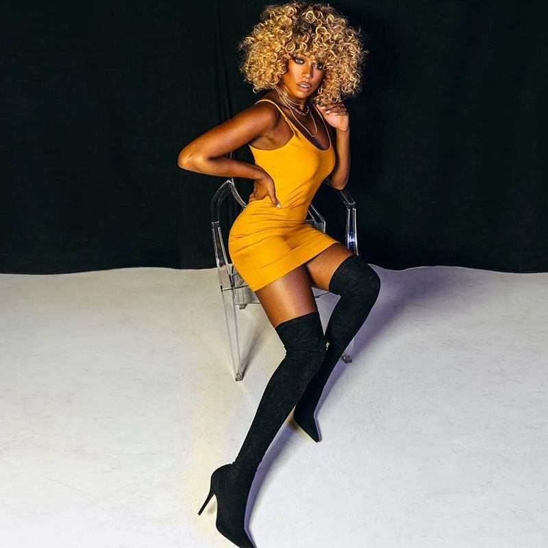 Elastische Overknee-Stiefel mit spitzem, seitlichem Reißverschluss_voghion.com