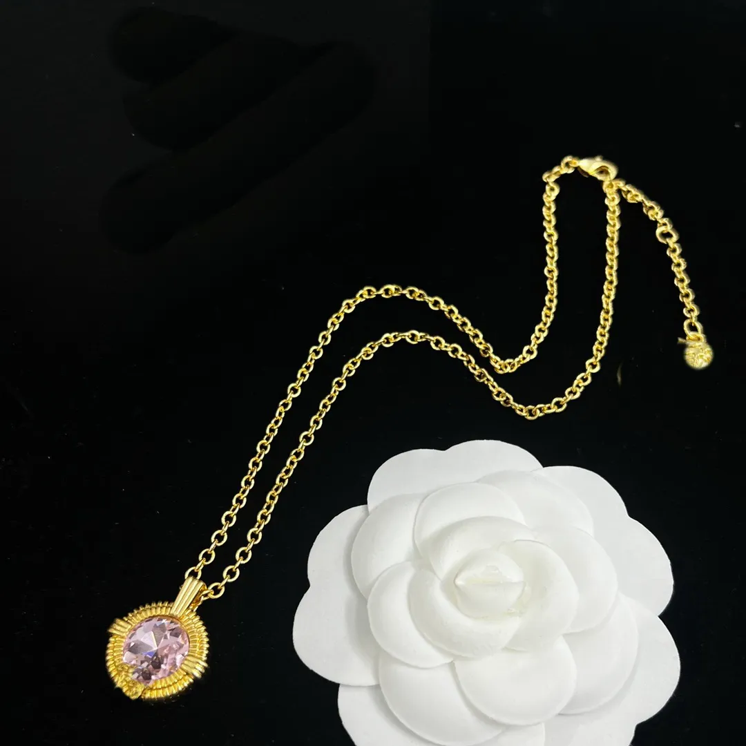 Quadrato rotondo messo insieme Testa di bellezza Zircone Acqua Diamante Collana da donna Bracciale Orecchino Anello a forcina Set Banshee_voghion.com