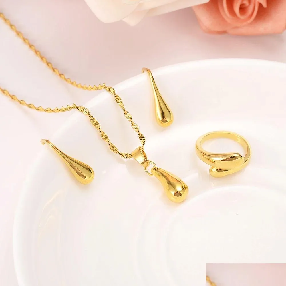 Set di gioielli a goccia in oro gold filled con pendente e orecchini_voghion.com