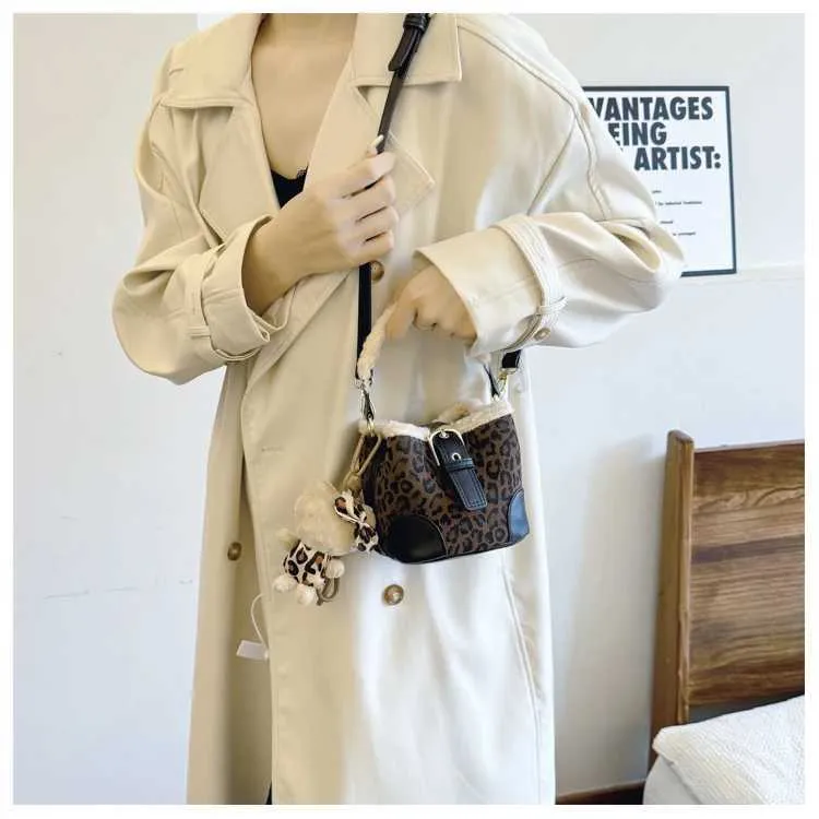 Sac seau vintage en daim léopard pour femme, mini-poignée en polaire d'agneau, tenue décontractée, polyvalent, en peluche_voghion.com