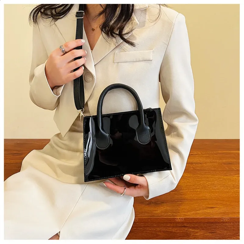 Mode PVC Zipfel Frauen Transparente Handtasche Dame Telefon Geldbörse Sommer Strand Klare Umhängetaschen 240826_voghion.com