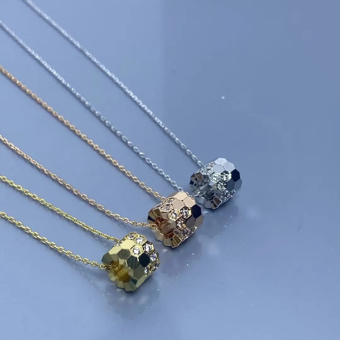 Obesek Be in Love CH Family Diamond Inlaid Gold Plated Modni nakit Ogrlica za ženske in moške Rojstni dan_voghion.com