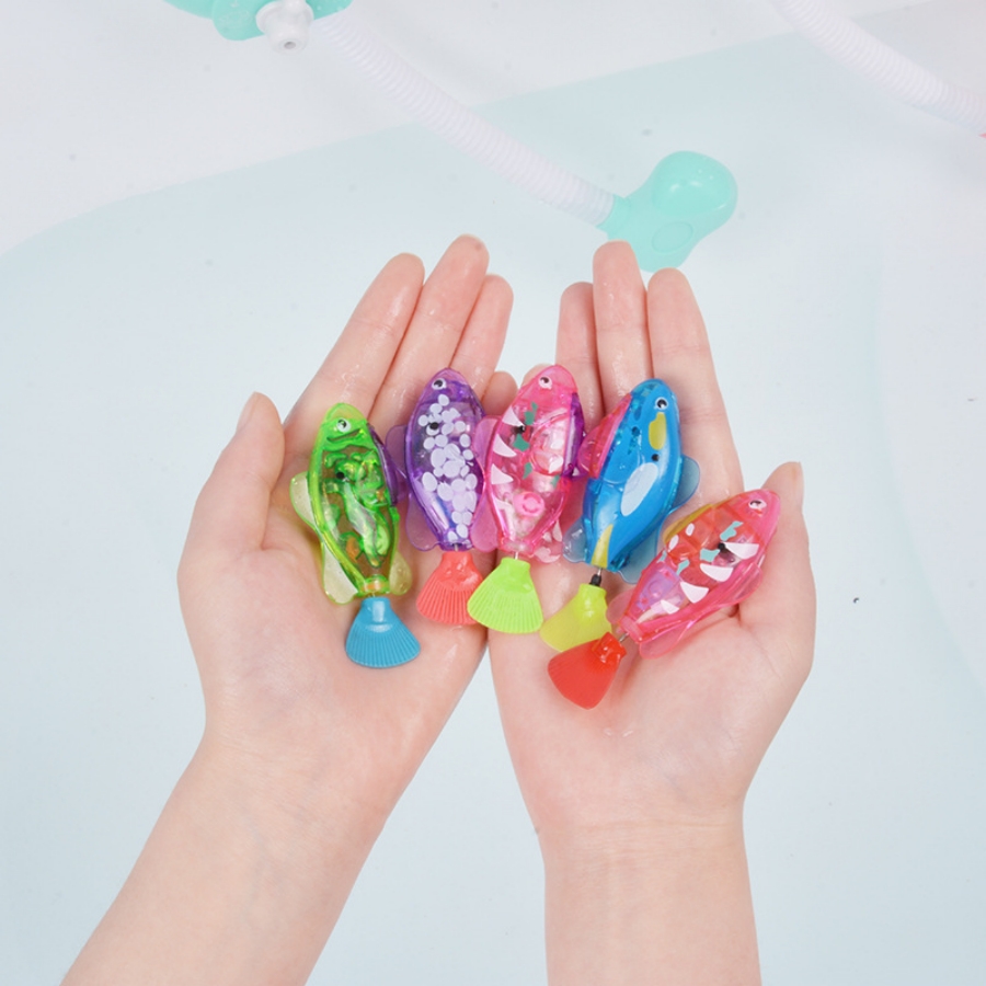 1 pezzo di giocattolo elettrico a forma di pesce luminoso (con 2 batterie, colore casuale), giocattoli elettronici a forma di pesce che nuota con movimento di oscillazione intelligente per il tempo del bagno dei bambini, regalo di gioco_voghion.com