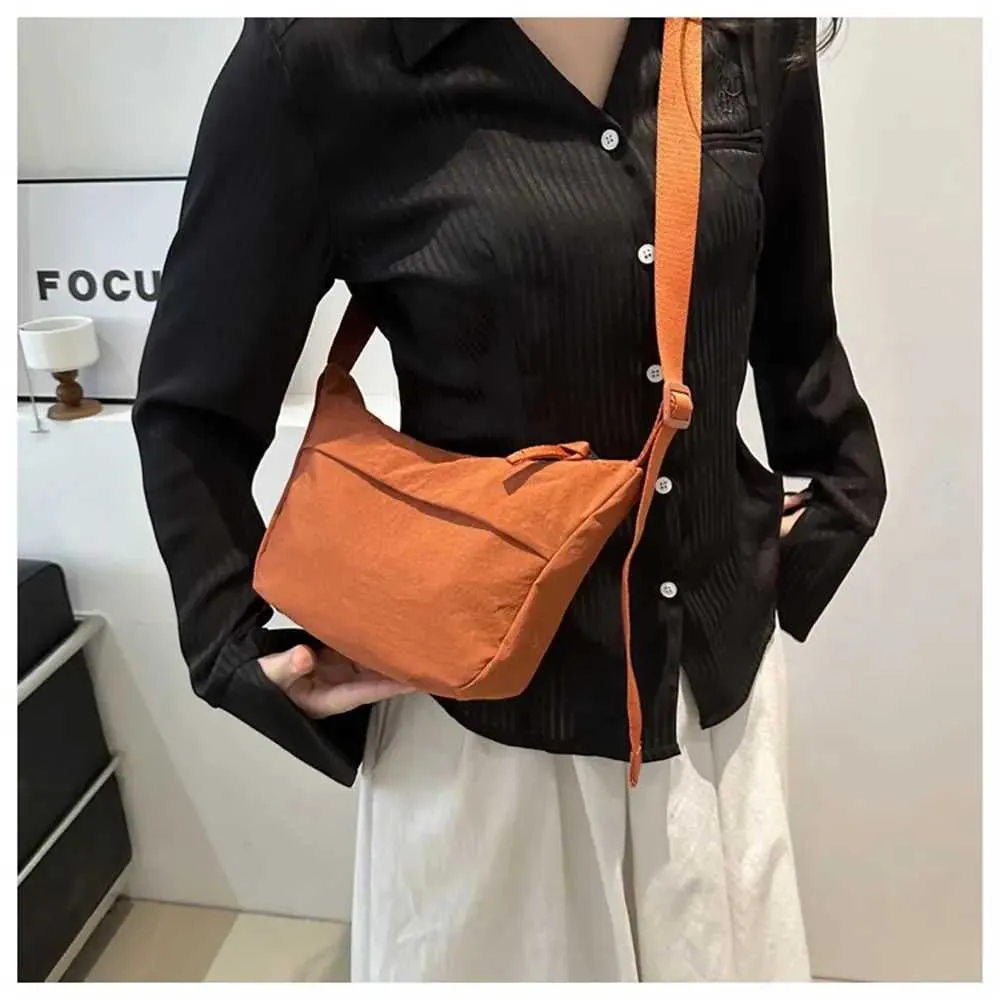 Simple Large Capacity Shoulder Messenger Crossbody Bag For Women_voghion.com