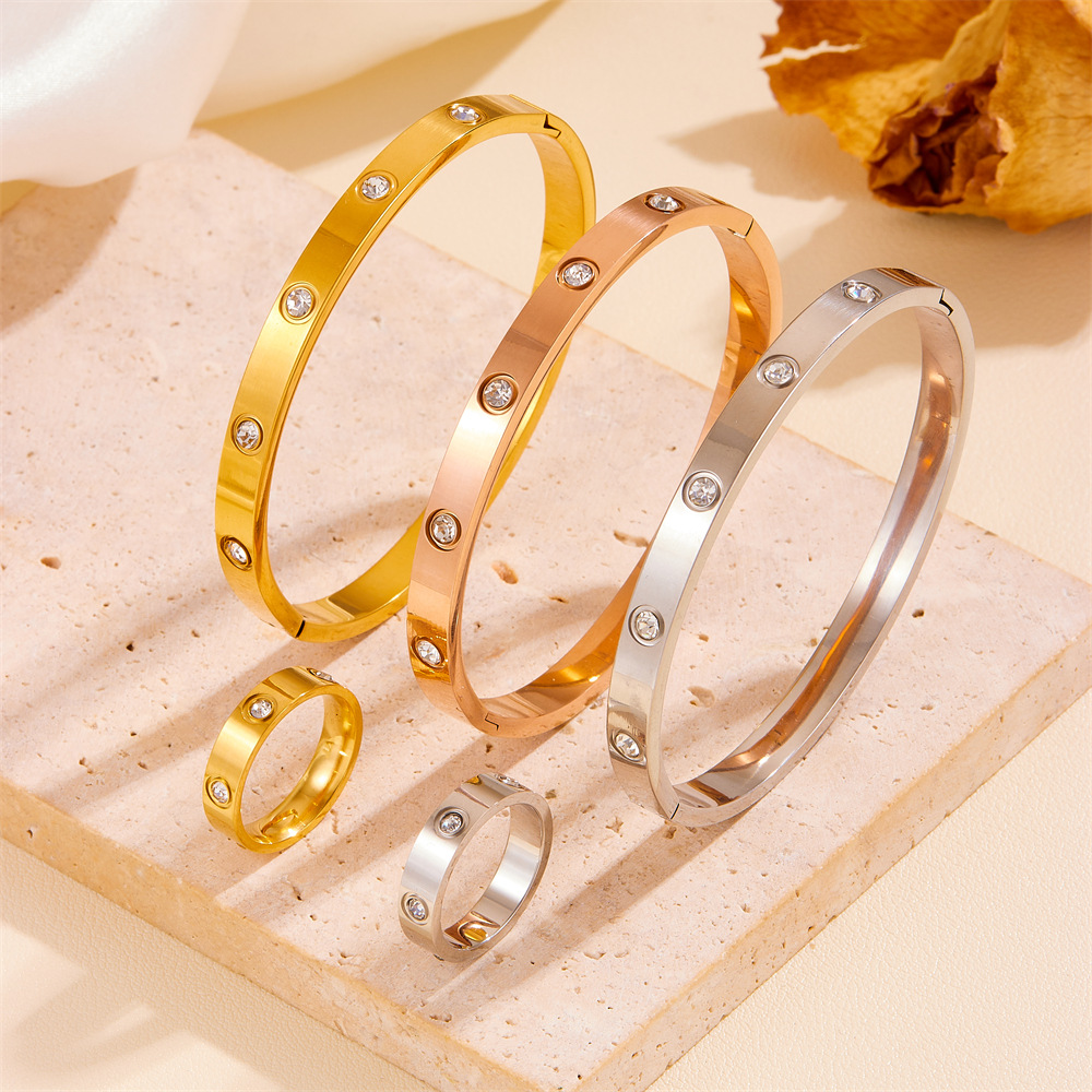 Pulsera minimalista para mujer galvanizada pulida artificialmente de alta gama de titanio, pulsera de uñas de acero inoxidable