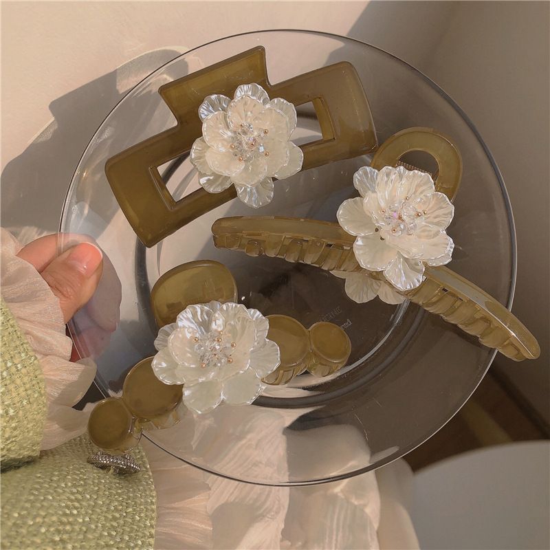Spring/Summer 2022 New Sen Series Green Grasping Jiashan Camellia White Fresh Shark Clip Hairpin_voghion.com