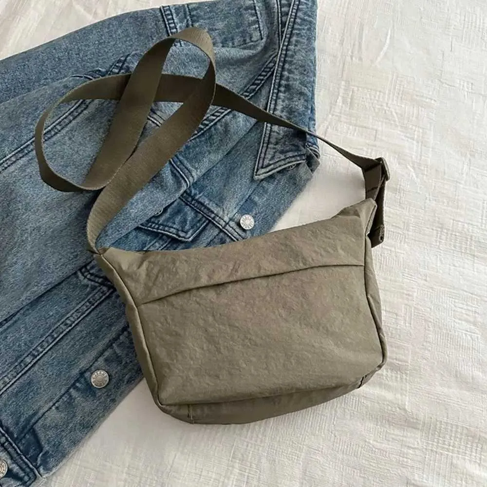 Simple Large Capacity Shoulder Messenger Crossbody Bag For Women_voghion.com