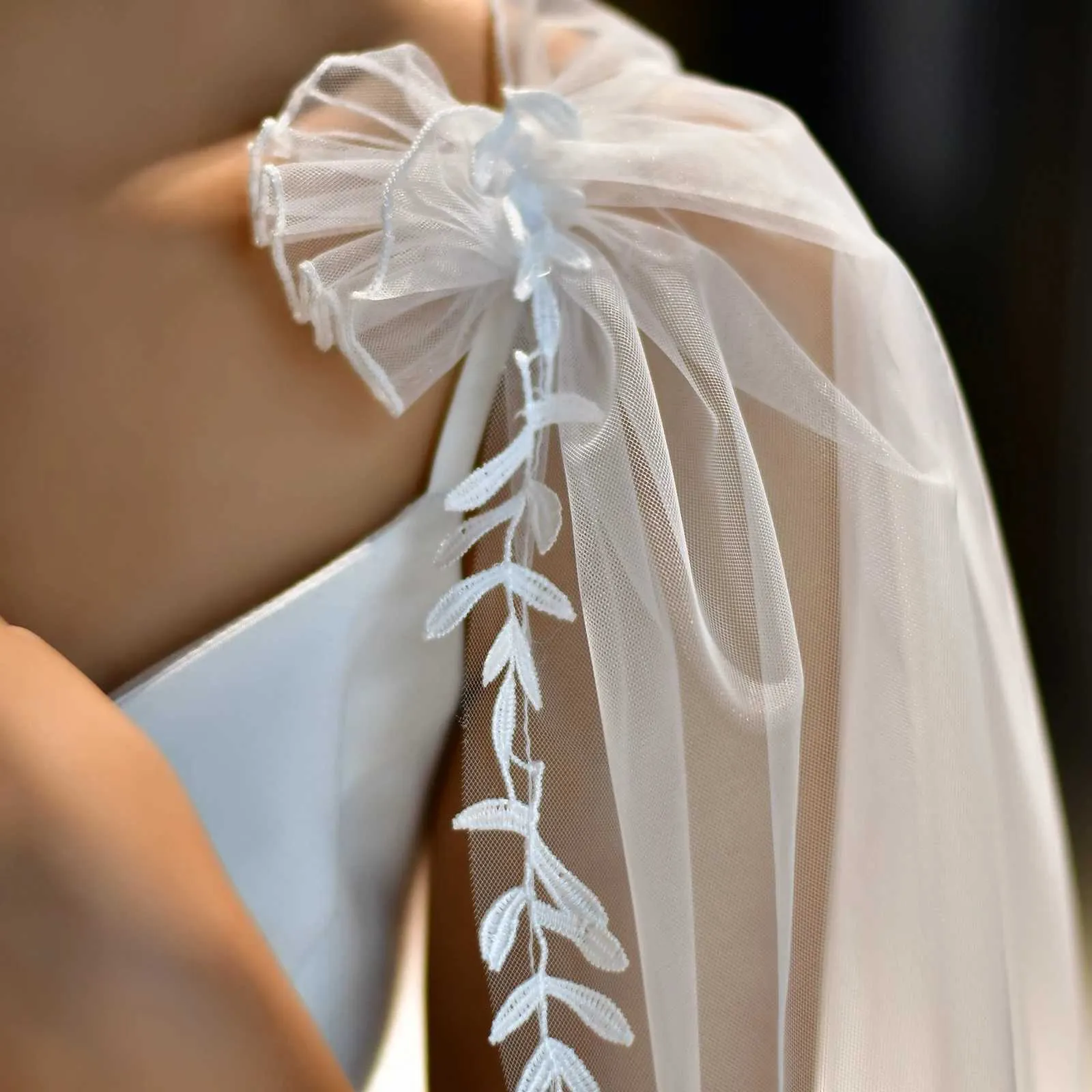 Hair Jewelry Womens MZB26 Sheer Cathedral Cape Veil Floral Lace Bridal Wrap Elegant Wedding Shawl With Leaf Long Cloak_voghion.com