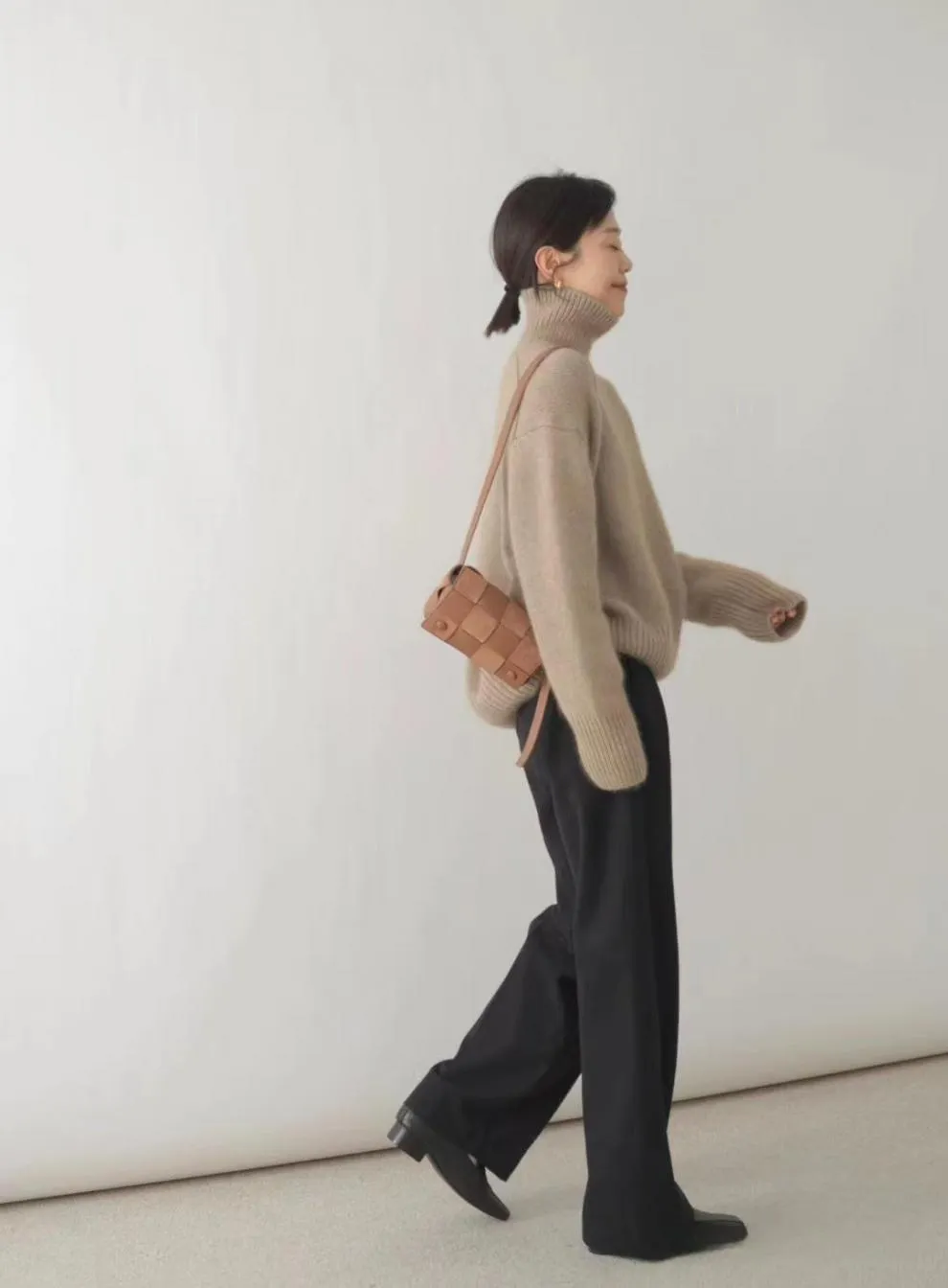 Pulls pour femmes Pull tricoté en cachemire pour femmes Élégant col haut Col roulé Lâche Épaissir Chaud Couleur unie_voghion.com