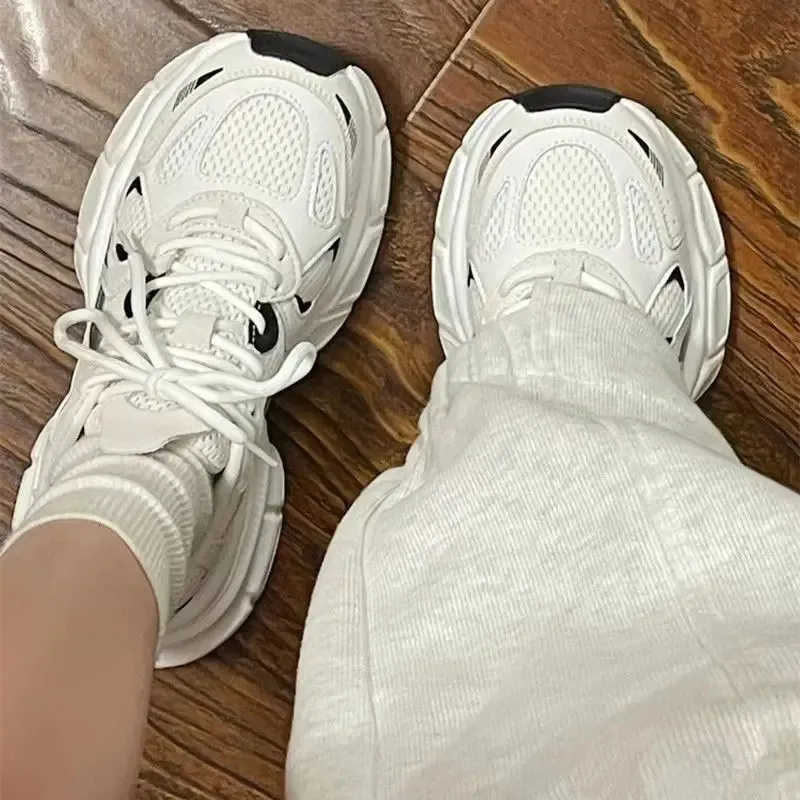 Modische Sport-Mesh-Schnürschuhe mit Mikrofaser-Zwischensohle für Damen zum Verkauf in hochwertigen, vulkanisierten Schuhen in Mischfarben 240930_voghion.com