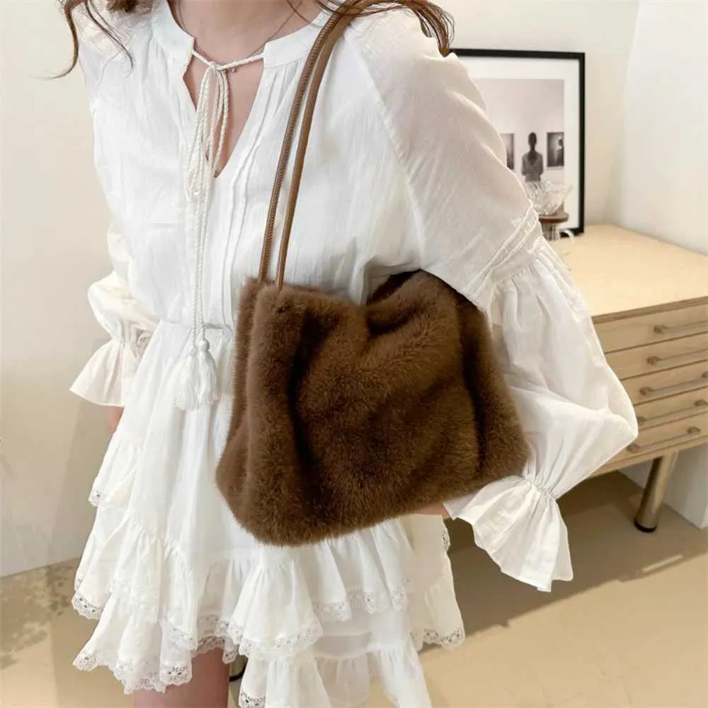 Plush Shoulder Bag For Women Versatile Casual Handbag Style_voghion.com