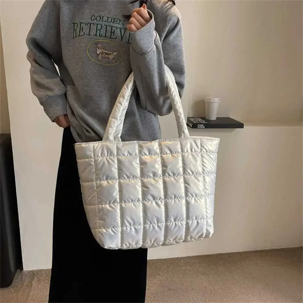 Women's Quilted Tote Bag Large Capacity Winter Shoulder Handbag_voghion.com