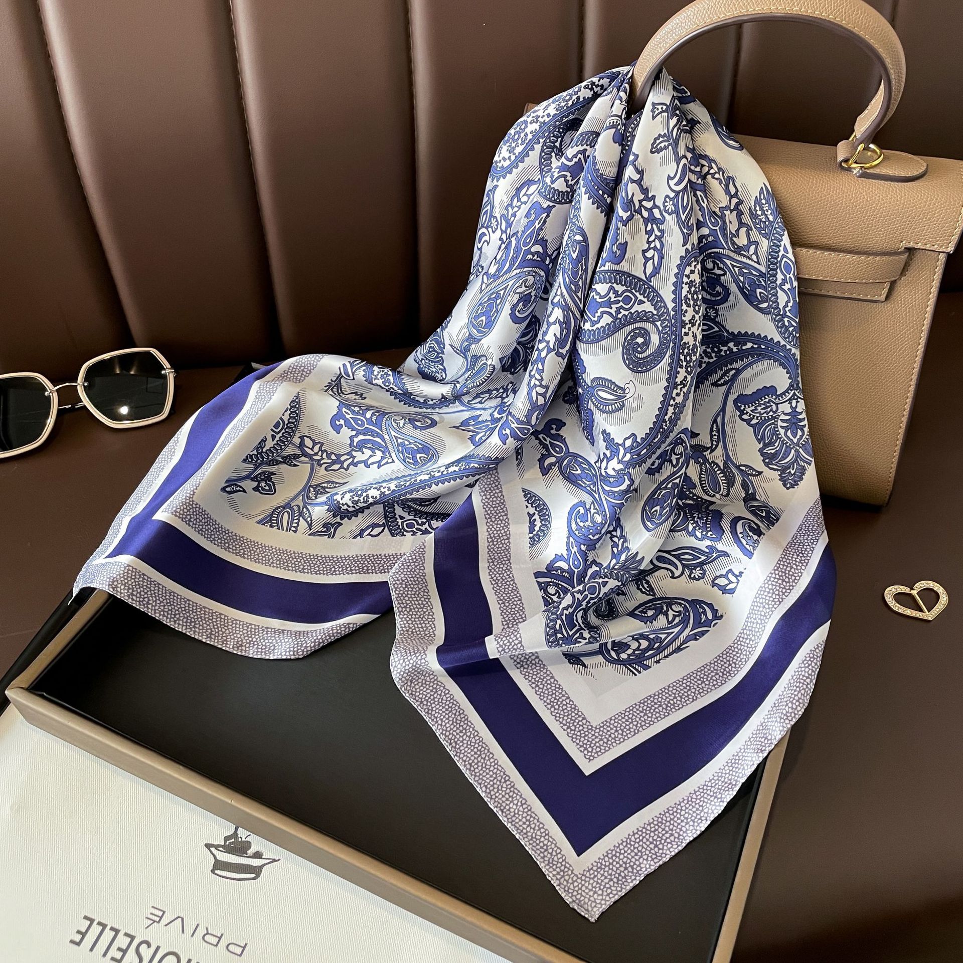 Sciarpa decorativa piccola a scialle da donna in raso quadrato di seta coreana con fiore pianta coreana di nuovo stile 70 cm_voghion.com