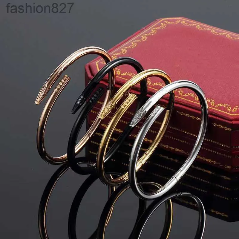 Armband Designer Armbanden Alfabet Ontwerp Valentijn Edelen en Elegante Vrouwen_voghion.com