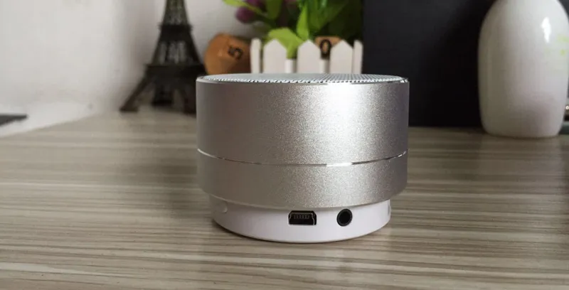 100 pezzi A10 altoparlanti wireless Bluetooth in lega di alluminio, mini altoparlanti portatili in metallo per esterni con luci a LED per telefono_voghion.com
