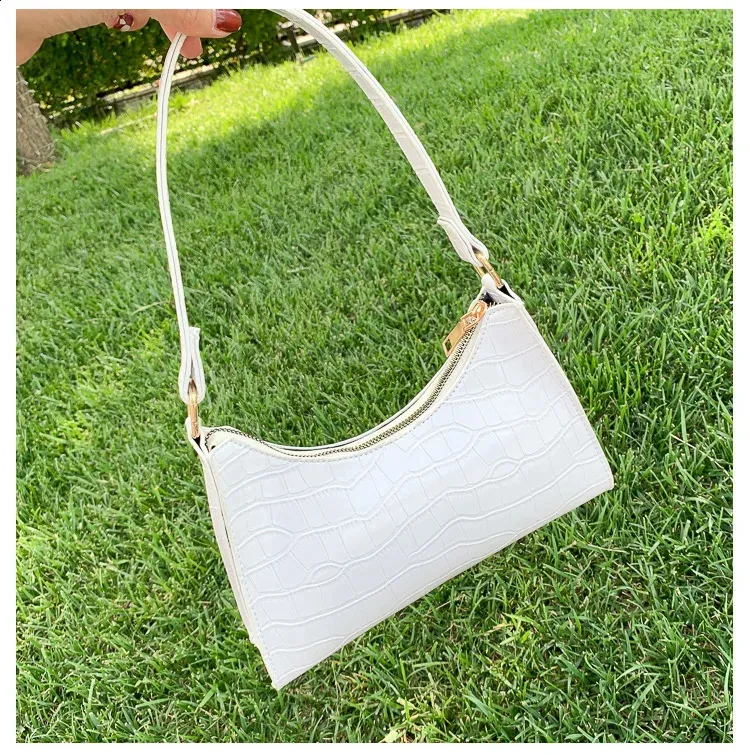 Fashion Exquisite Shopping Bag Retro Casual Tote Shoulder Bags Female Leather Solid Color Chain Handbag for Women 241120_voghion.com