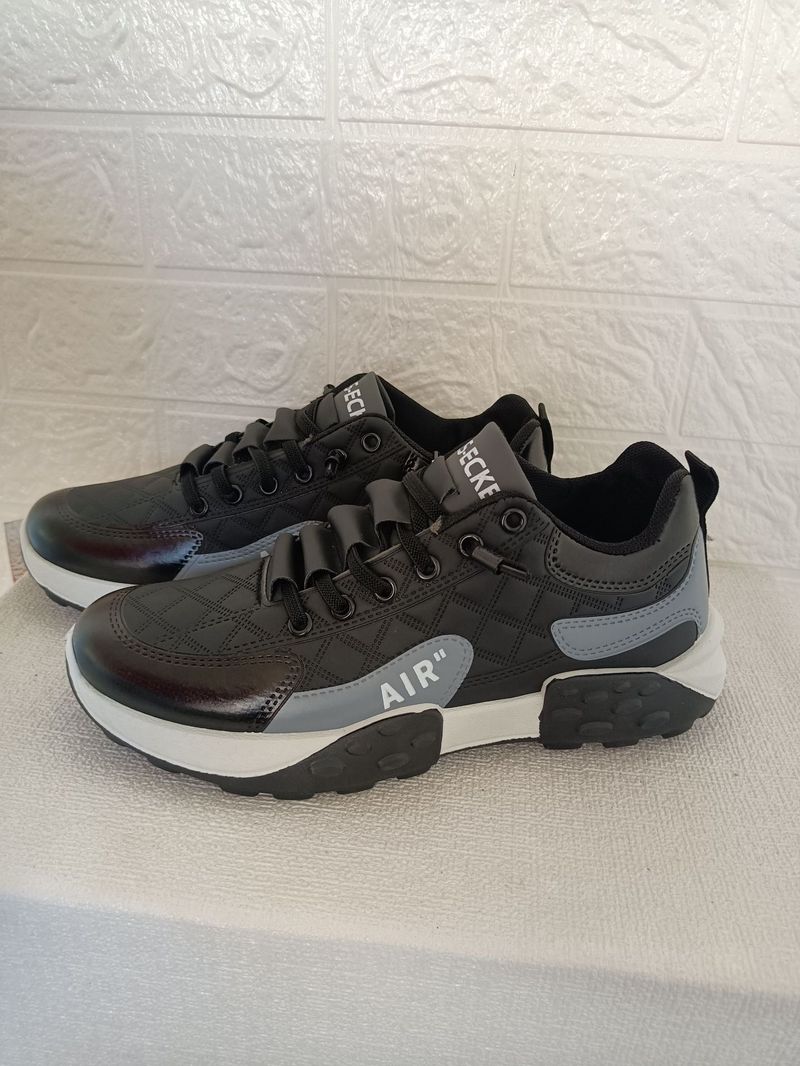 Frühlingsgroßhandel atmungsaktive und bequeme weiche Sohle lässig Papa modische Herren Bergsteigen Reiseschuhe_voghion.com