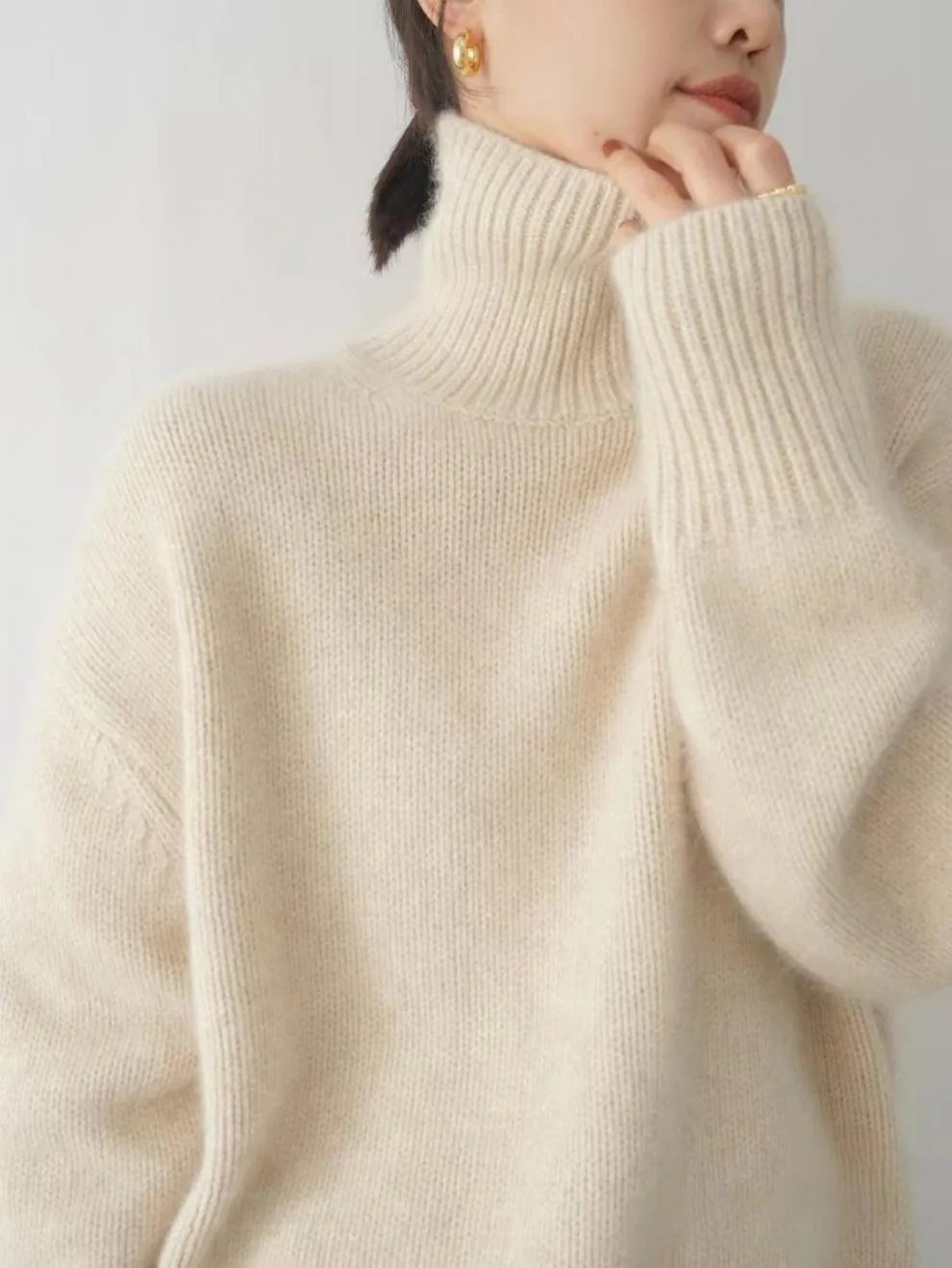 Pulls pour femmes Pull tricoté en cachemire pour femmes Élégant col haut Col roulé Lâche Épaissir Chaud Couleur unie_voghion.com