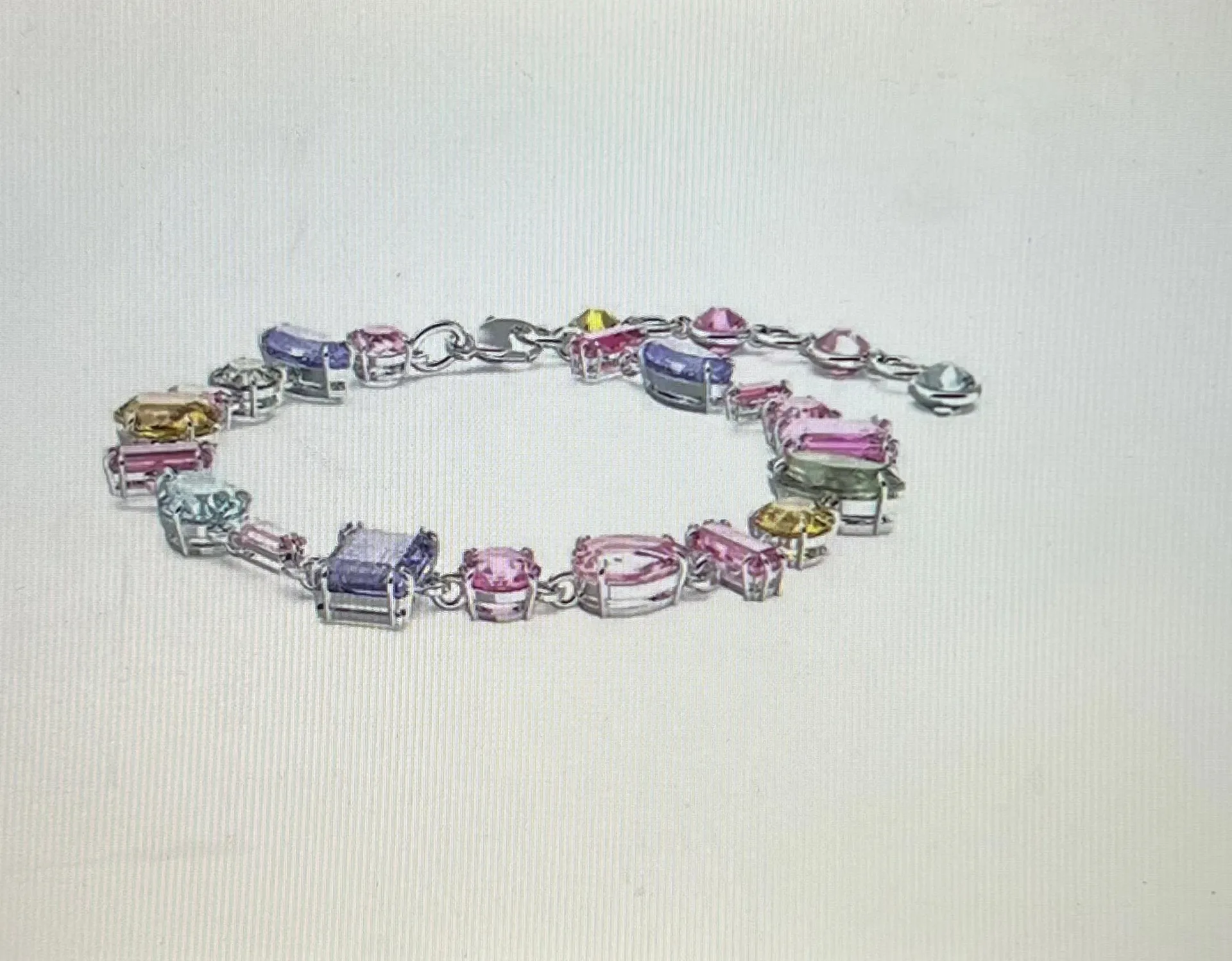 Conjunto de joias com brincos colar e pulseira de pedras_voghion.com