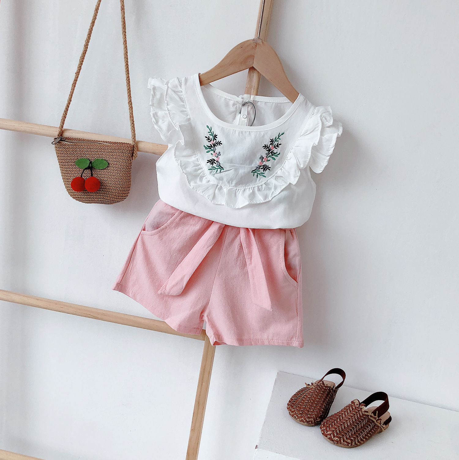 Camicia a fiori ricamati per ragazze nuove per mamma e bambini + set di pantaloncini Camicia per bambola con bordo in legno per bambini Set di due pezzi_voghion.com