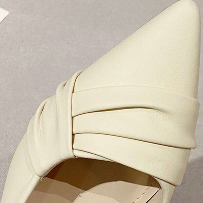 Short Heel Network Star New Pointed Toe Shallow Mouth Medium Low Heel Shoes_voghion.com