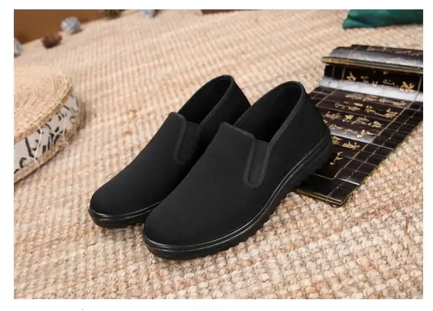Frühling Schwarze Baumwolltuch-Loafer Schuhe Casual Sneaker Dad Herren Slip On Work Light Männliche Kung Fu Schuhe 240626_voghion.com