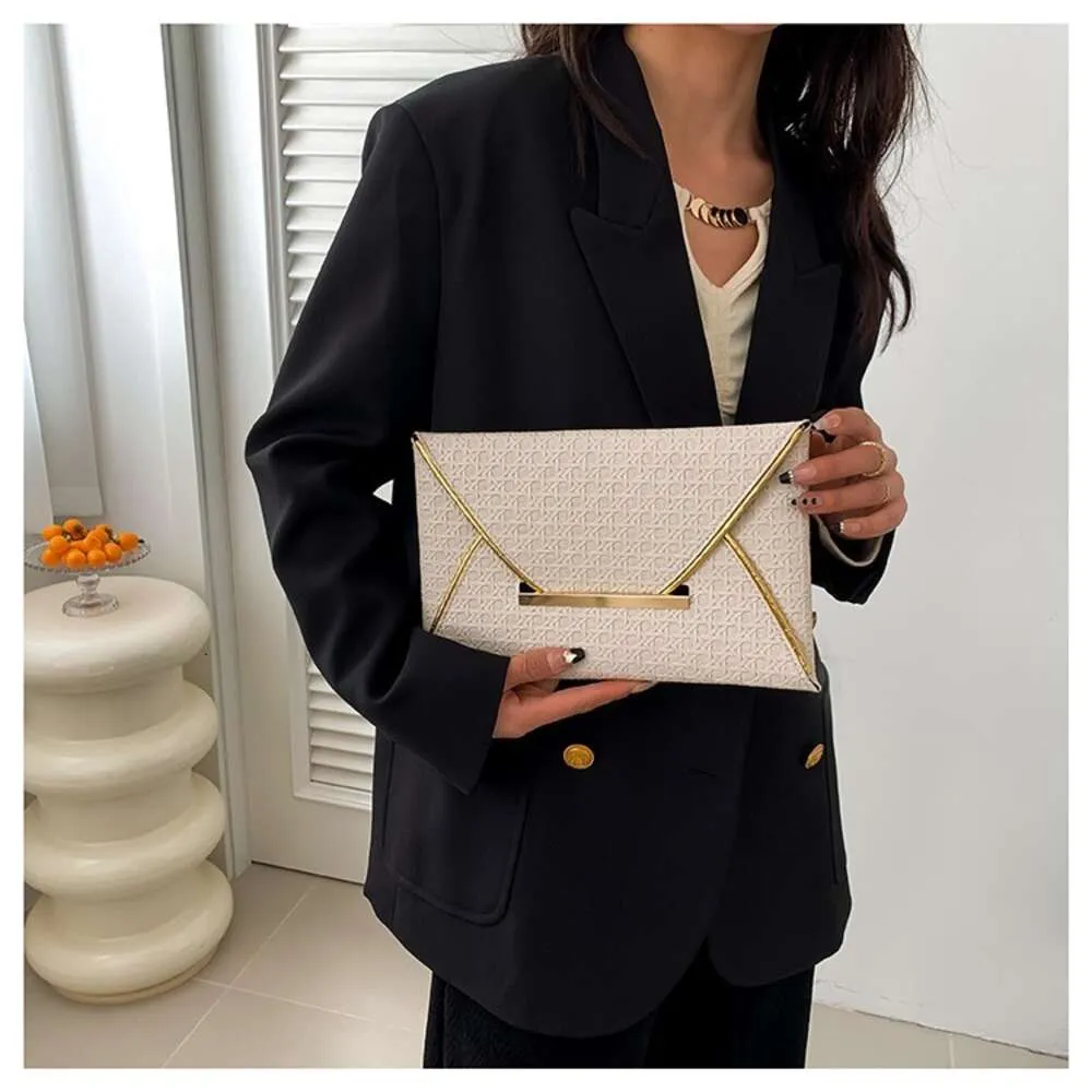 2024 neue Design Frauen Kleine Umschlag Geformt Tasche Exquisite Casual Minimalistischen stil Kostenloser versand_voghion.com