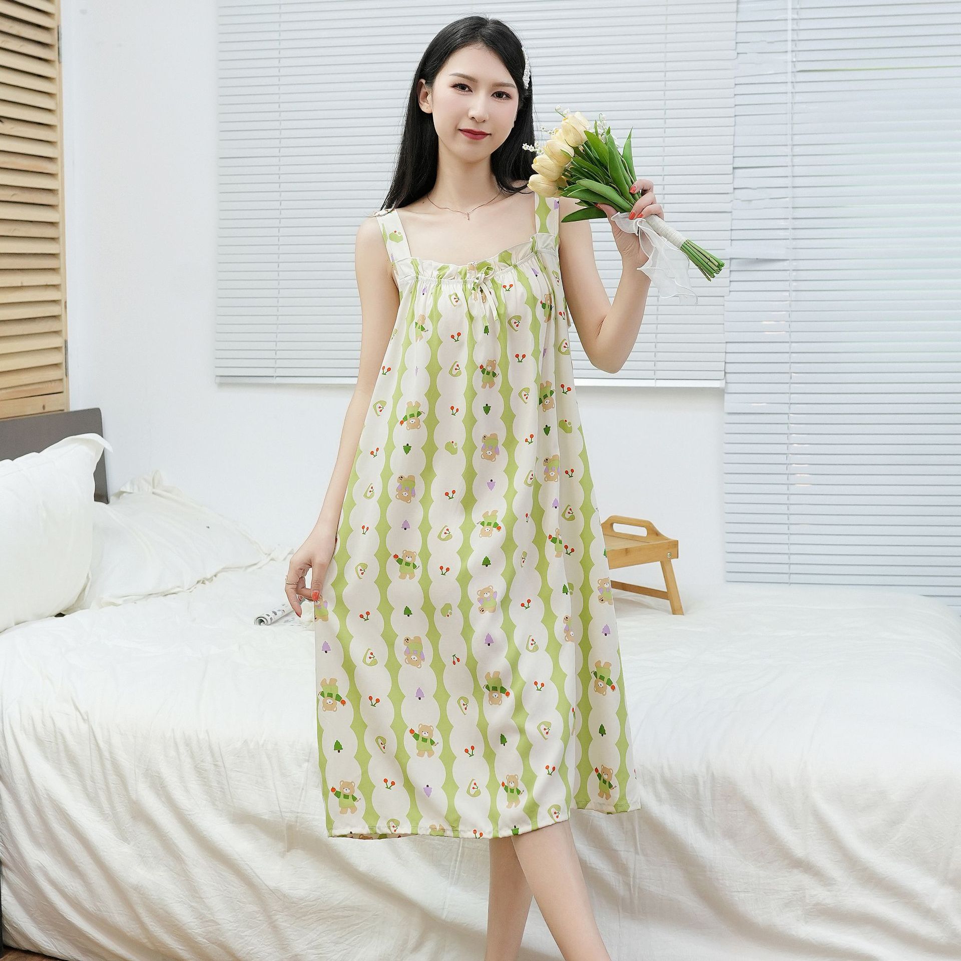 Indumenti da notte da donna Ciondolo piccolo pigiama floreale per ragazze fresche, adorabile abbigliamento per la casa in seta_voghion.com