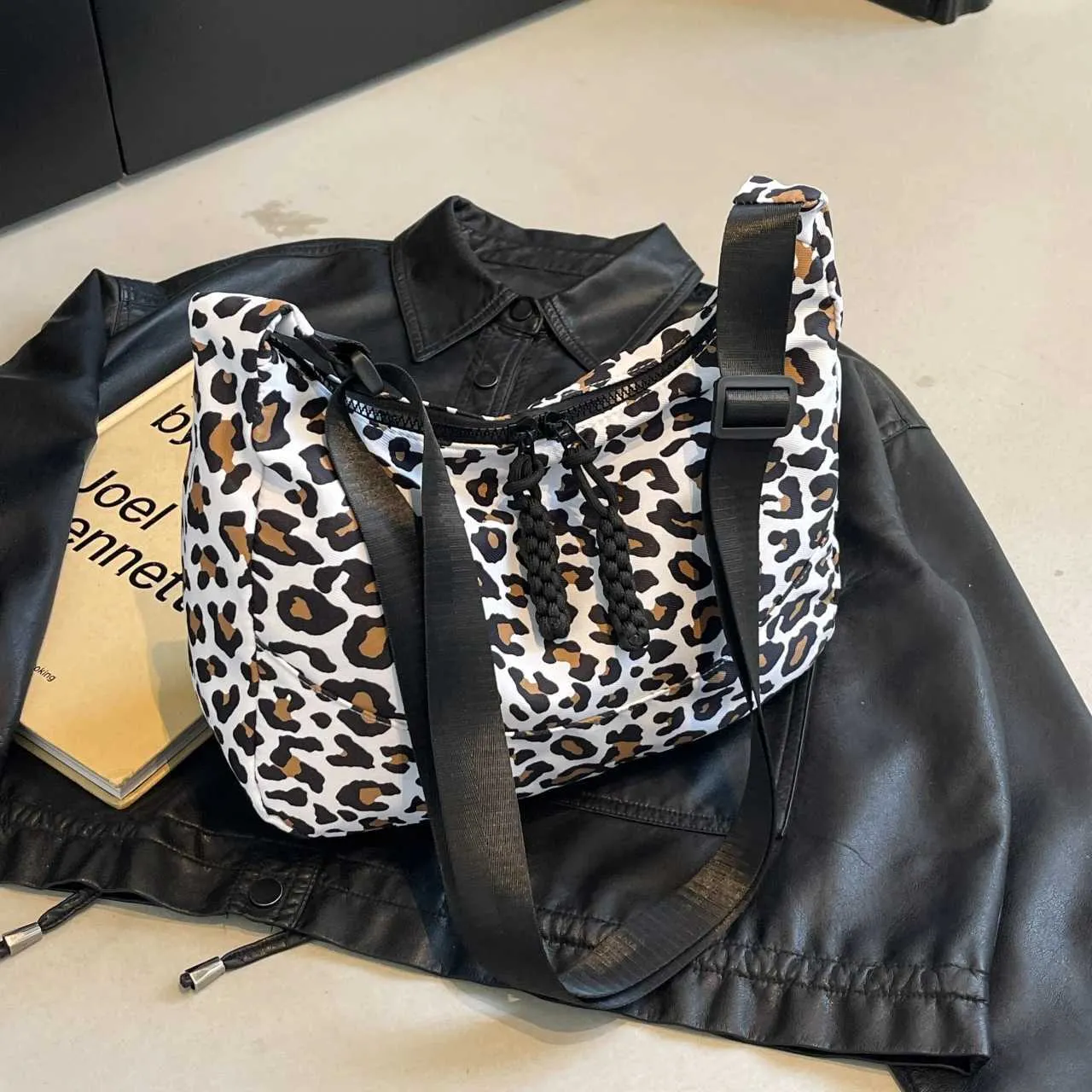 Autumn/Winter large capacity commuter leopard print crossbody Womens canvas fashion casual shoulder dumpg bag_voghion.com